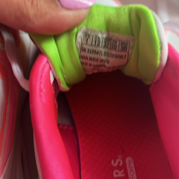 Sketchers memory foam girls sneakers size 1. Barely worn. White/pinks/yellow - Picture 6 of 6